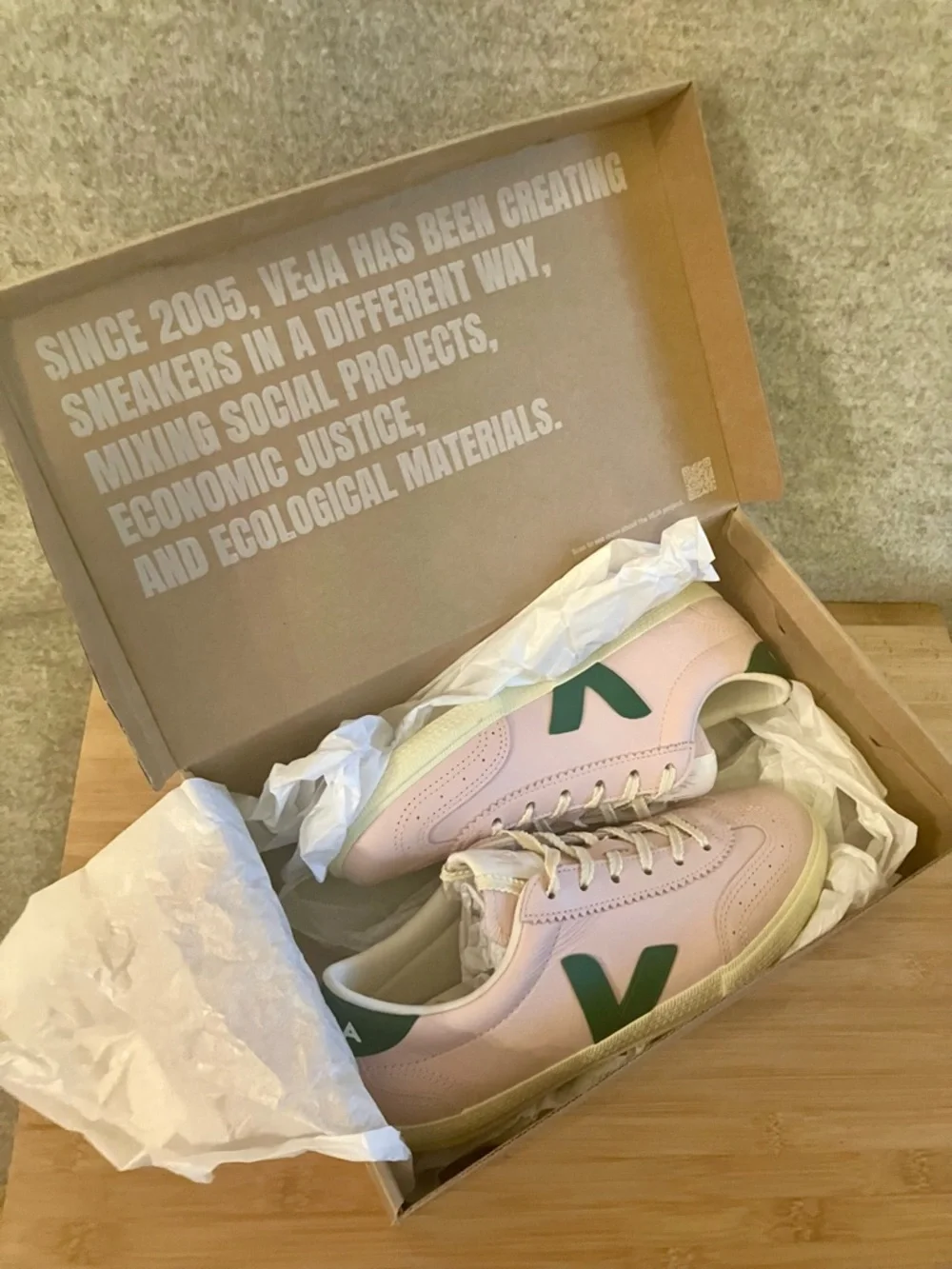 NWT - Veja Volley Leather Sneaker -Pink & Green (sz 6 / 37) - Picture 1 of 16